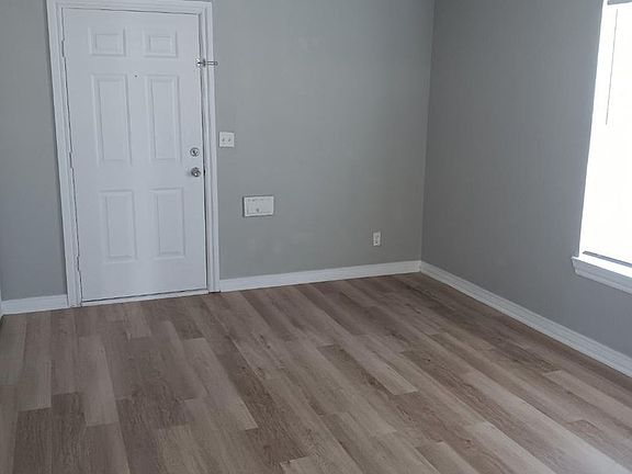 3rd image of 1008 Arkansas St