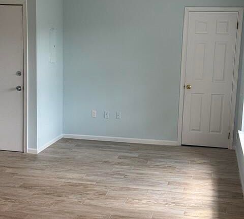 4th image of 104 Curtis Ave