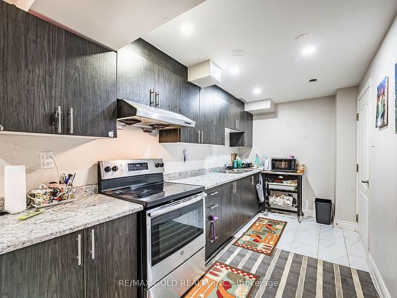 3rd image of 6 Feeder St