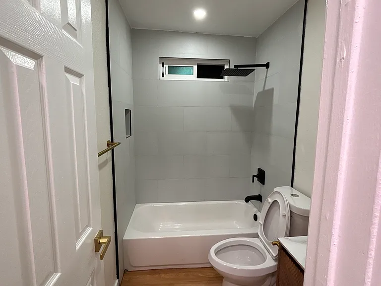 Full spacious bathroom