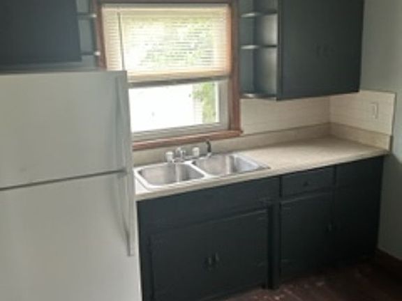 3rd image of 1352 Lillian Ave