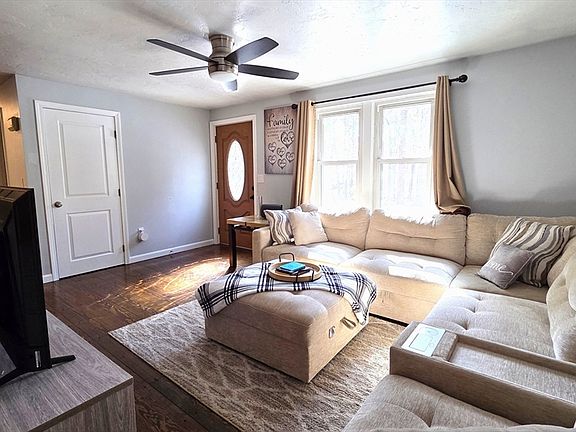 3rd image of 11 Walnut St