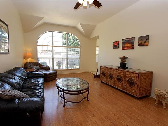 5th image of 4709 Parkmount Dr