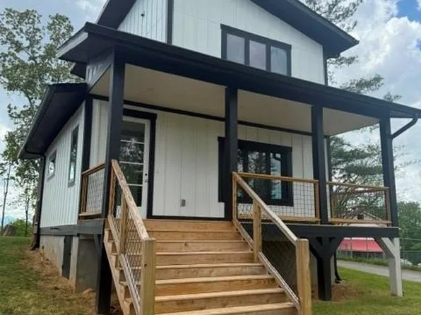 3 Locust St, Woodfin, NC 28804