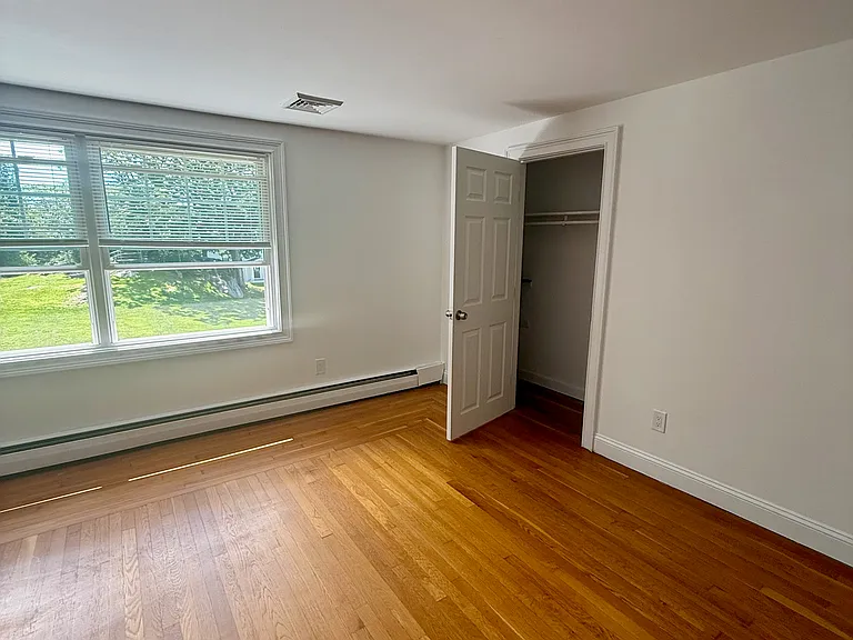 200 Bulgarmarsh Rd #8 — Photo 9