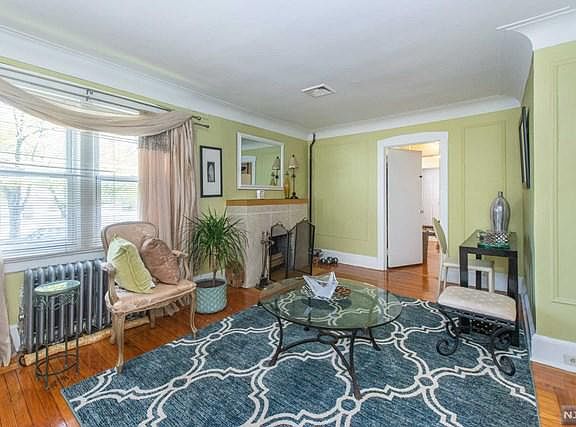 4th image of 88 W Forest Ave