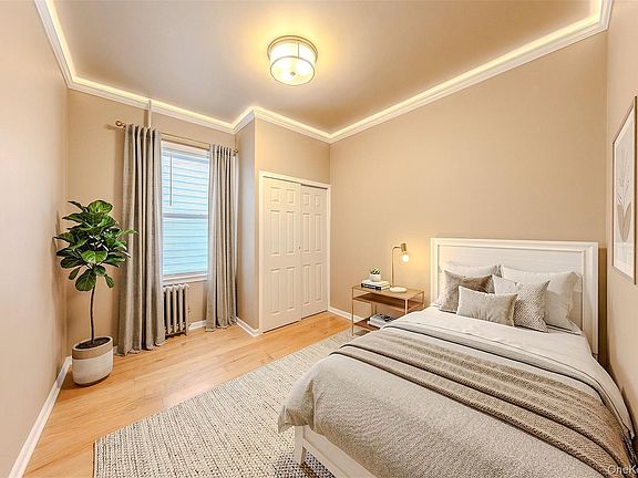 3rd image of 1557 Glover Street