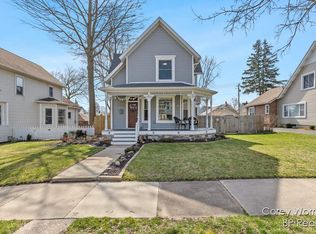 824 Wisconsin Ave, Saint Joseph, MI 49085