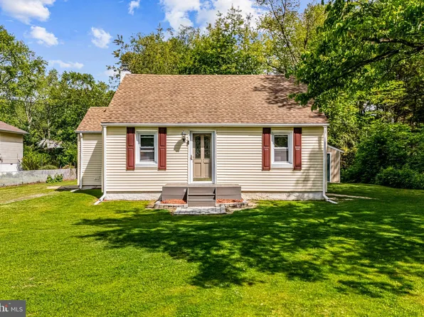 12 Oregon Ave, Mount Laurel, NJ 08054