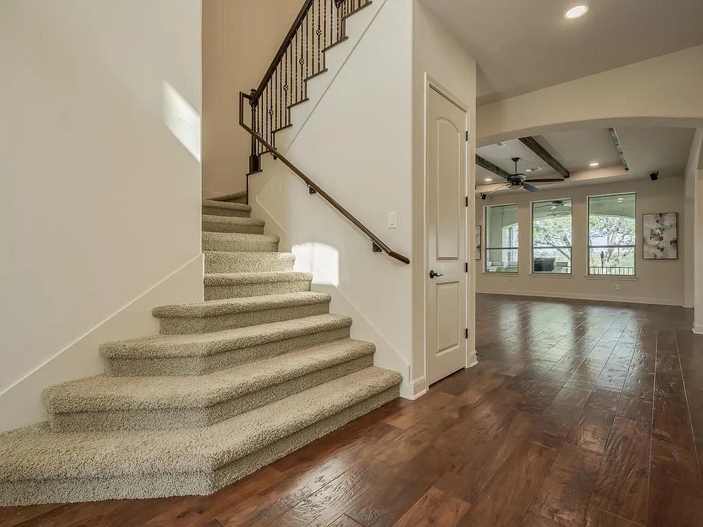 5 bed, 4.0 bath, 3894 sqft, $5,200 — Photo 4