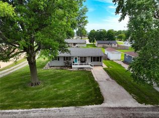 105 Sioux Ave, Hiawatha, KS 66434