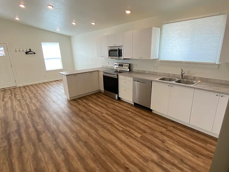 2502 W Saint Vrain St — Photo 3