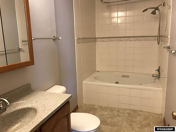 4th image of 2226 E East St