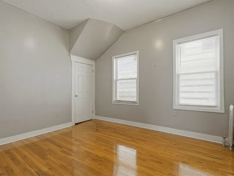 199 Ege Ave #199A — Photo 9