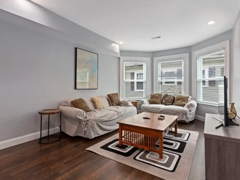 7 Abbotsford St #2 — Photo 5