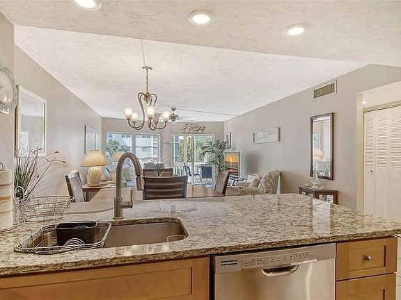5th image of 1300 N PORTOFINO DRIVE #305