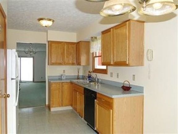 5th image of 593 Cattail Cir