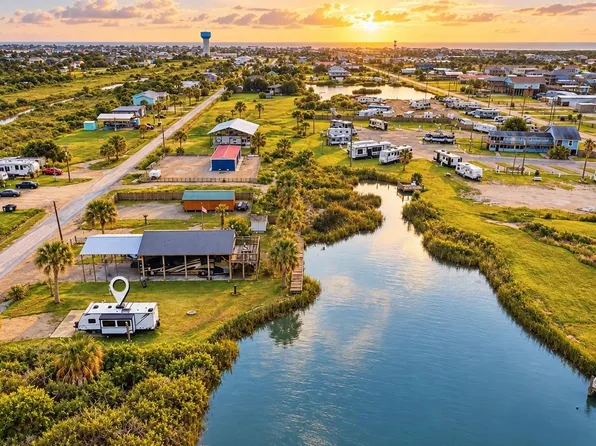 1279 Diamond Rd, Crystal Beach, TX 77650