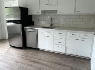 28W321 Warrenville Rd APT 6, Warrenville, IL 60555