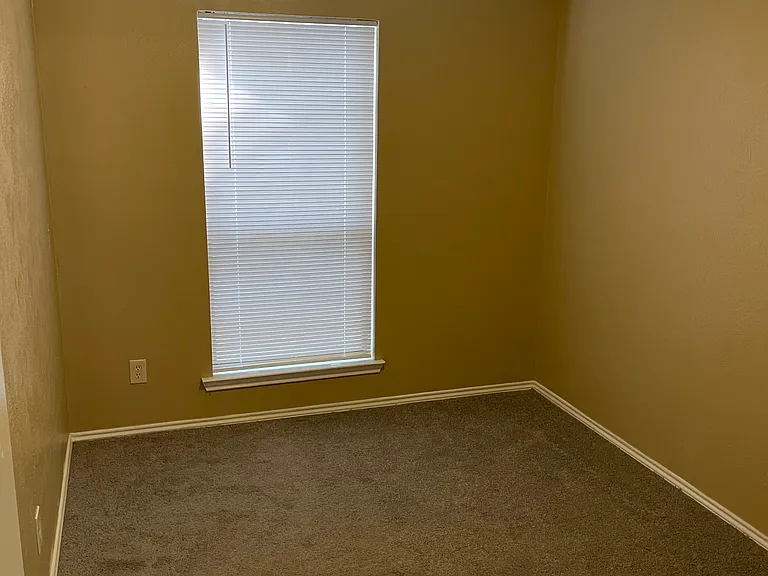 424 Lochridge Dr — Photo 8