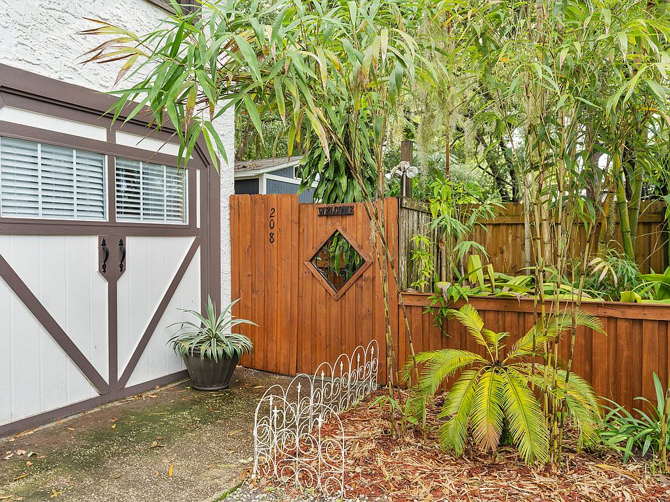 1st image of 208 Oglethorpe Pl