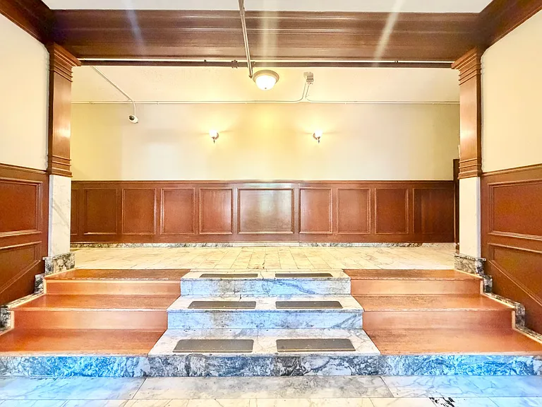 2109 NW Irving St #203 — Photo 12