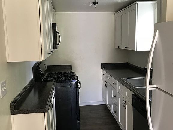 4th image of 3736 Paradise Ave