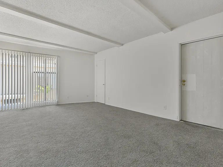 Inglewood Palms Apts — Photo 18