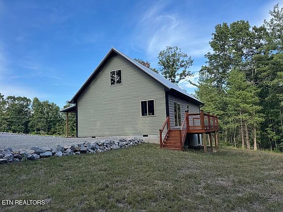 5th image of 185 Northwood Pl