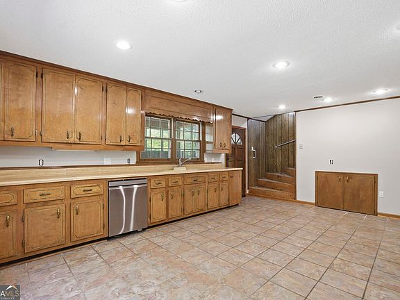 5th image of 175 Riverside Dr