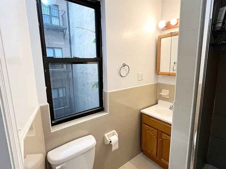 221 E 35th St #3E — Photo 4