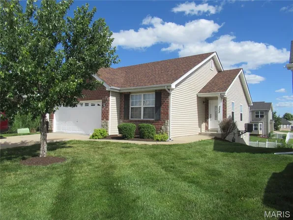 322 Stone Village Dr, Wentzville, MO 63385