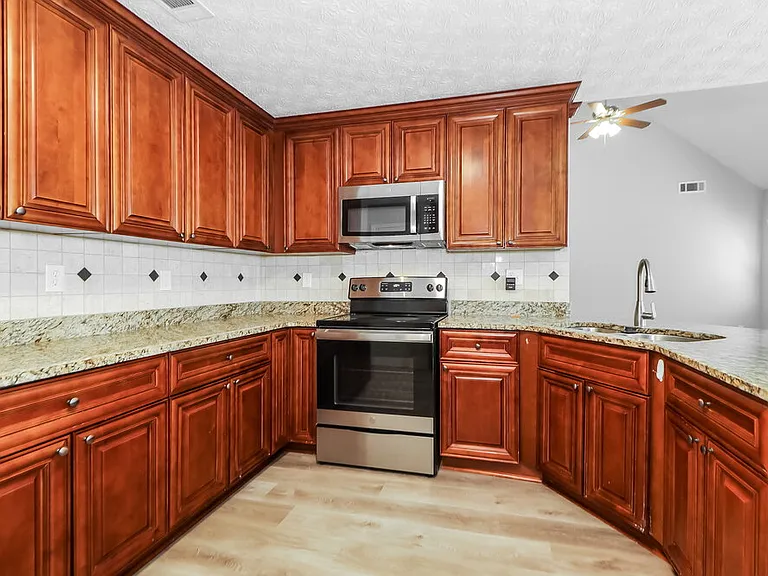 2950 Northcliff Dr — Photo 8