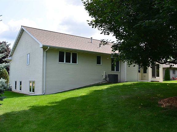 3rd image of 2029 Meadow Links Dr