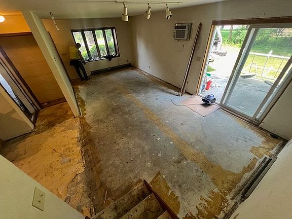 3rd image of 2442 Deepwood Ct