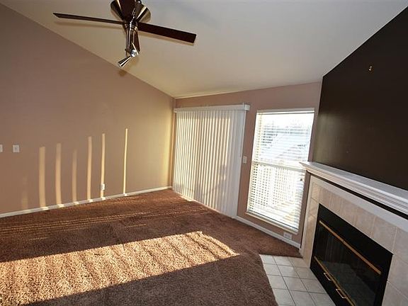 4th image of 5365 Stoneledge Ct Unit 1E