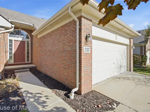 2107 Red Maple Ln #1, Commerce Township, MI 48390