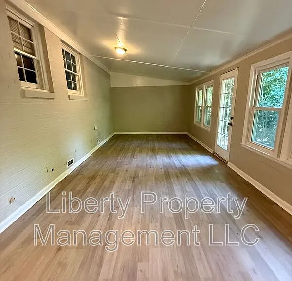475 Albemarle Dr — Photo 9