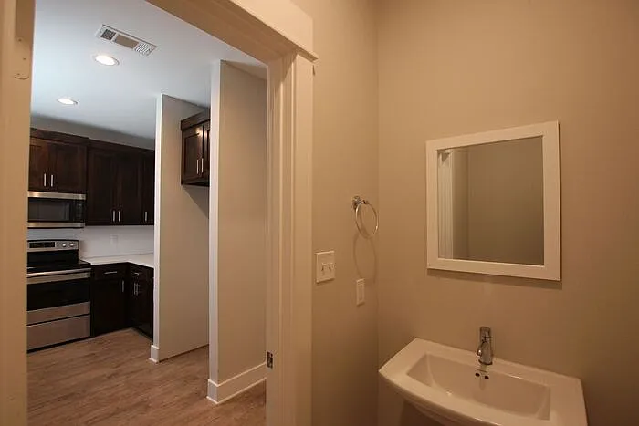 307 N Henry St #15 — Photo 9