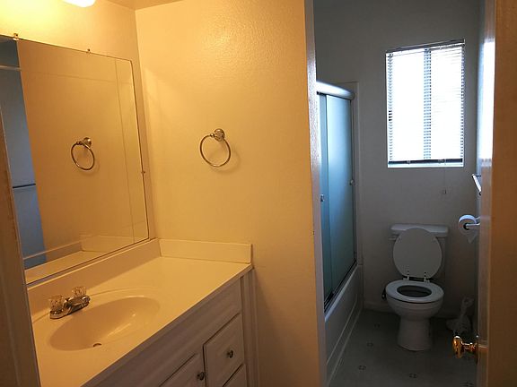 3rd image of 24594 Canada St