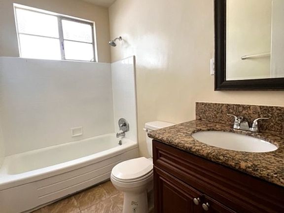 4th image of 319 N Maryland Ave APT 2