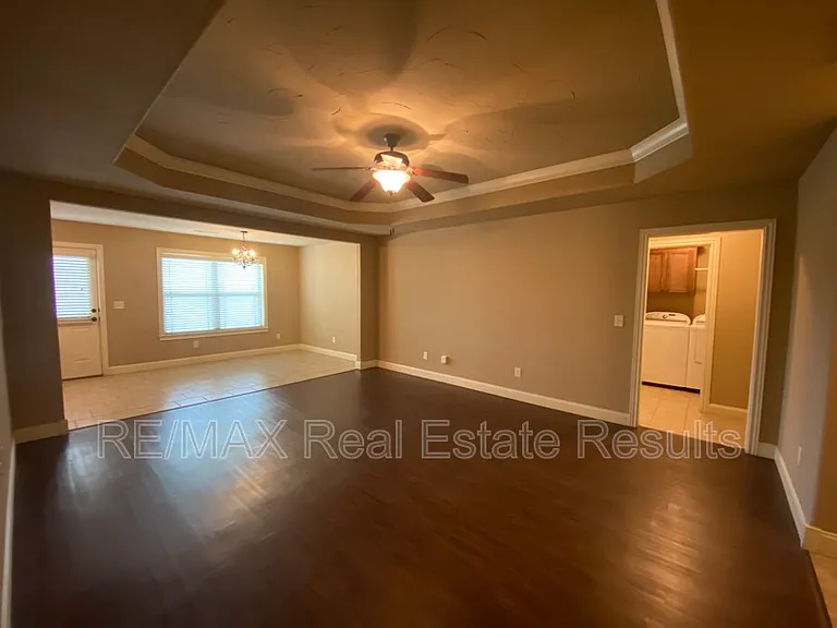 2411 S 11th Pl — Photo 4