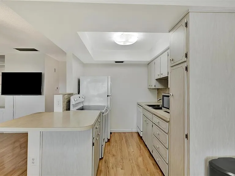 650 Pinellas Point Dr S #205 — Photo 4
