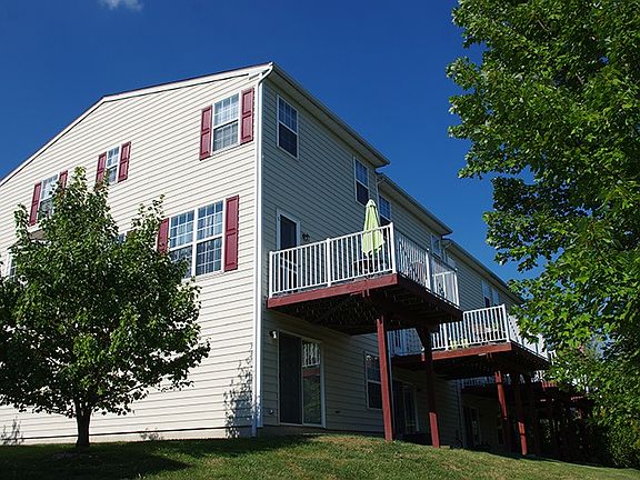 3rd image of 229 Yorktown Ct