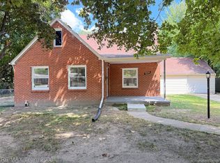 19135 Eastwood Dr, Harper Woods, MI 48225