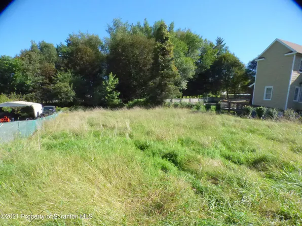 400-402 Haverly St, Throop, PA 18512