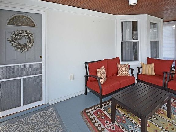 3rd image of 1262 Cook Ave