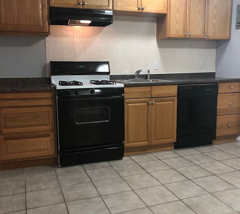 1st image of 18 Belmont St APT 15