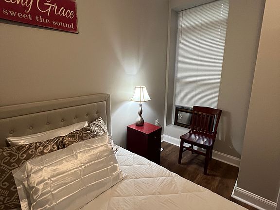 Bedroom 1 (Full Bed)