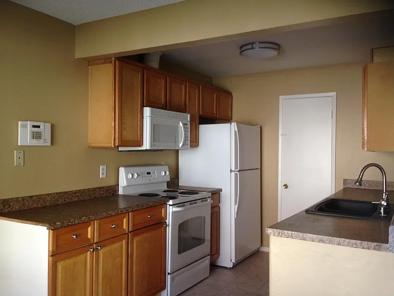 1555 Border Ave — Photo 6